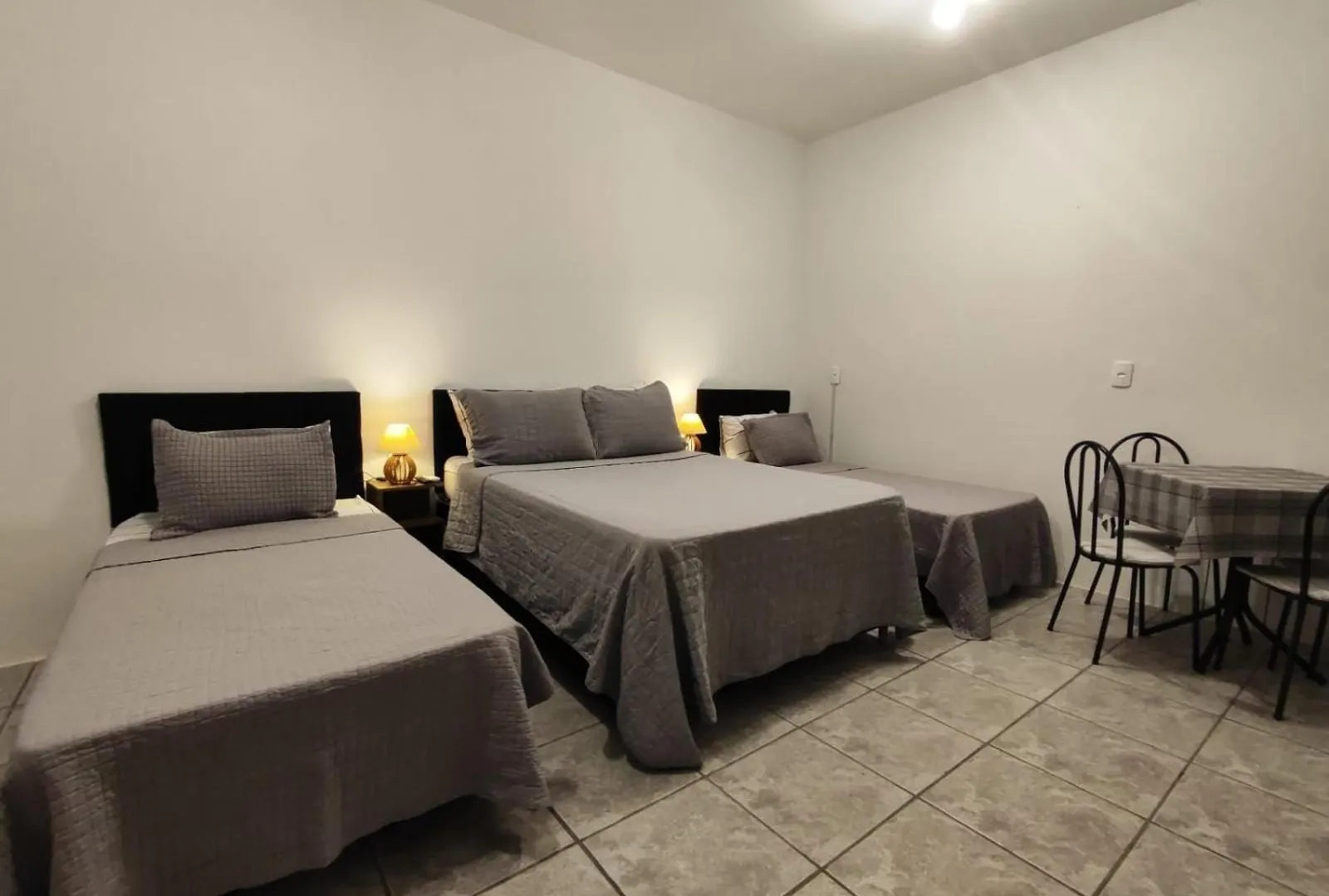 Villa Bilac - Amplos Studios 2Km Da Vila Germanica Blumenau 0*,